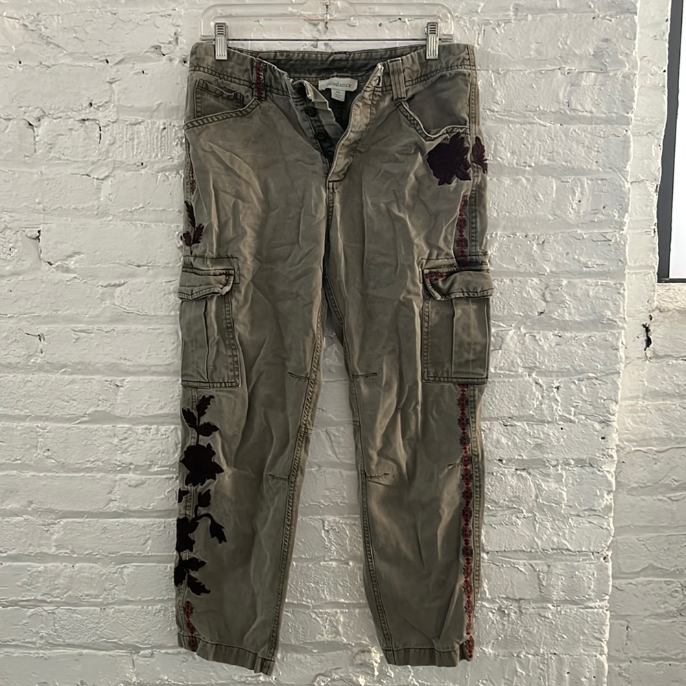 Army Green Pants with Floral Embroidery 8P